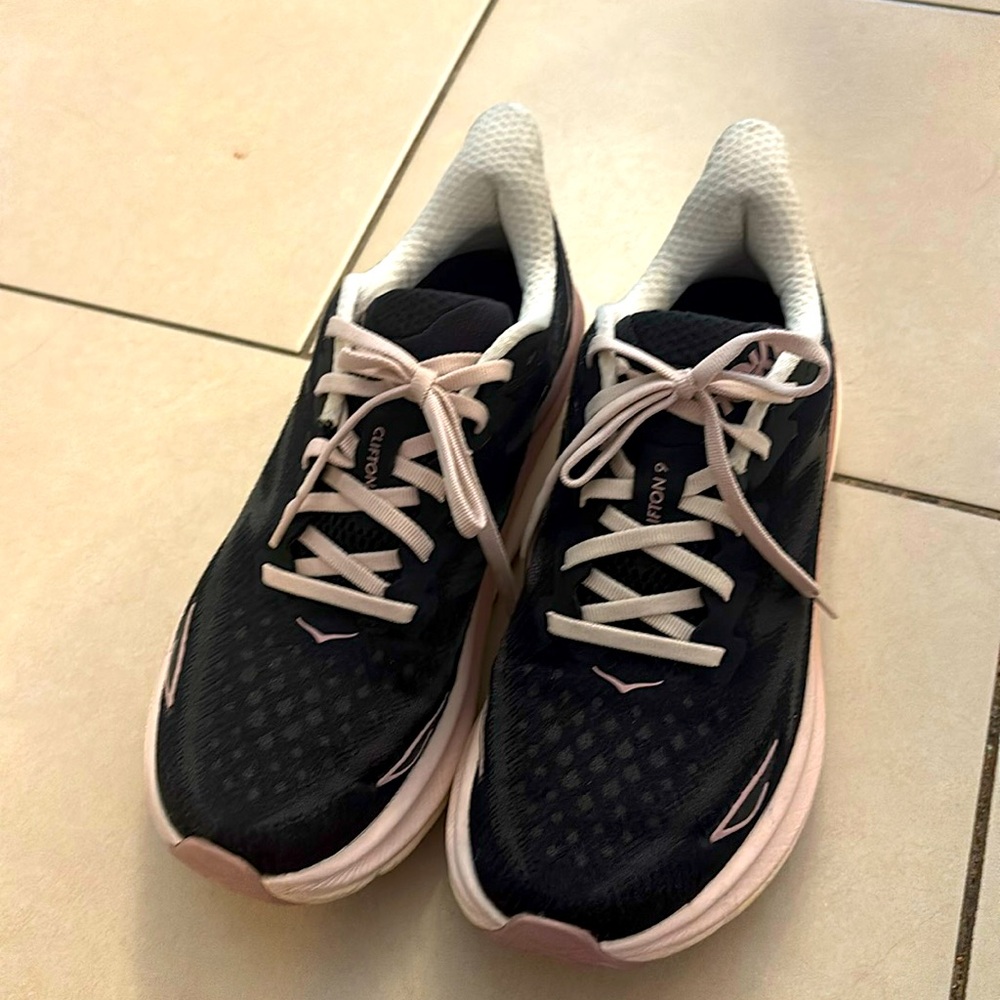 Women’s Hoka Clifton 9 Running Shoes size 8